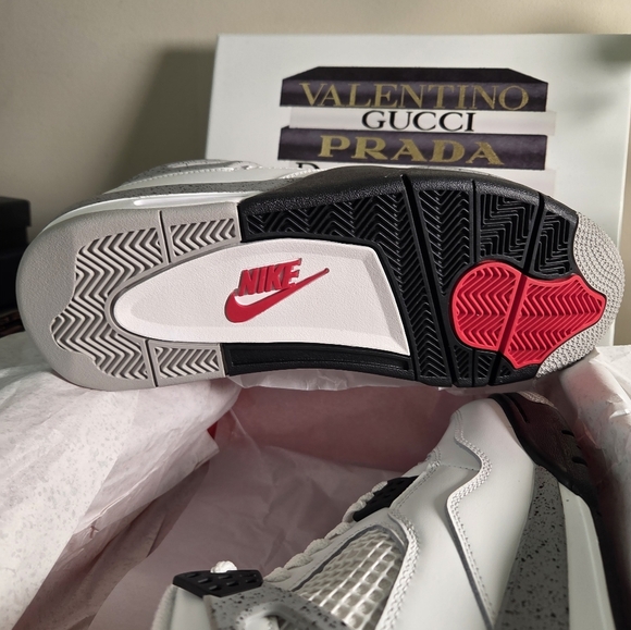 NEW NIKE AIR JORDAN 4 RETRO "WHITE CEMENT" (2025) - Picture 8 of 12